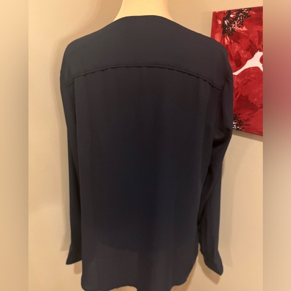 Banana Republic midnight blue drapey v-neck blouse, size Large - Picture 2 of 5